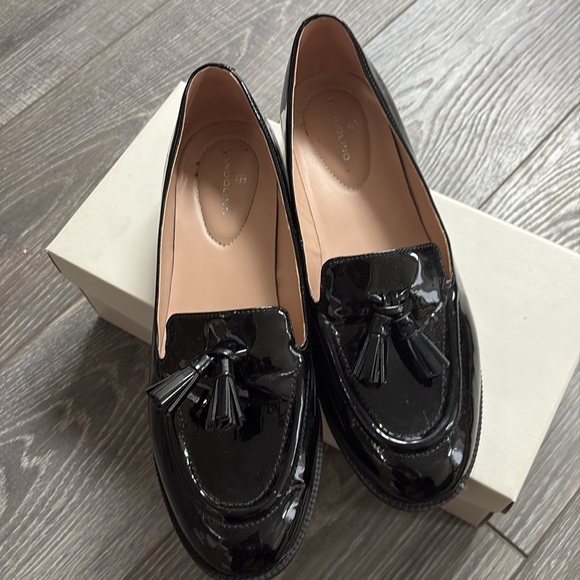 Elegant Black Tassel Loafers for Women - Picture 6 of 6